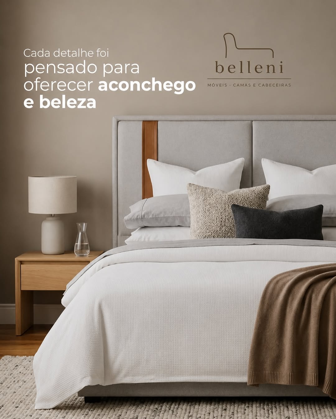 Cama Belleni arrumada com tecidos claros